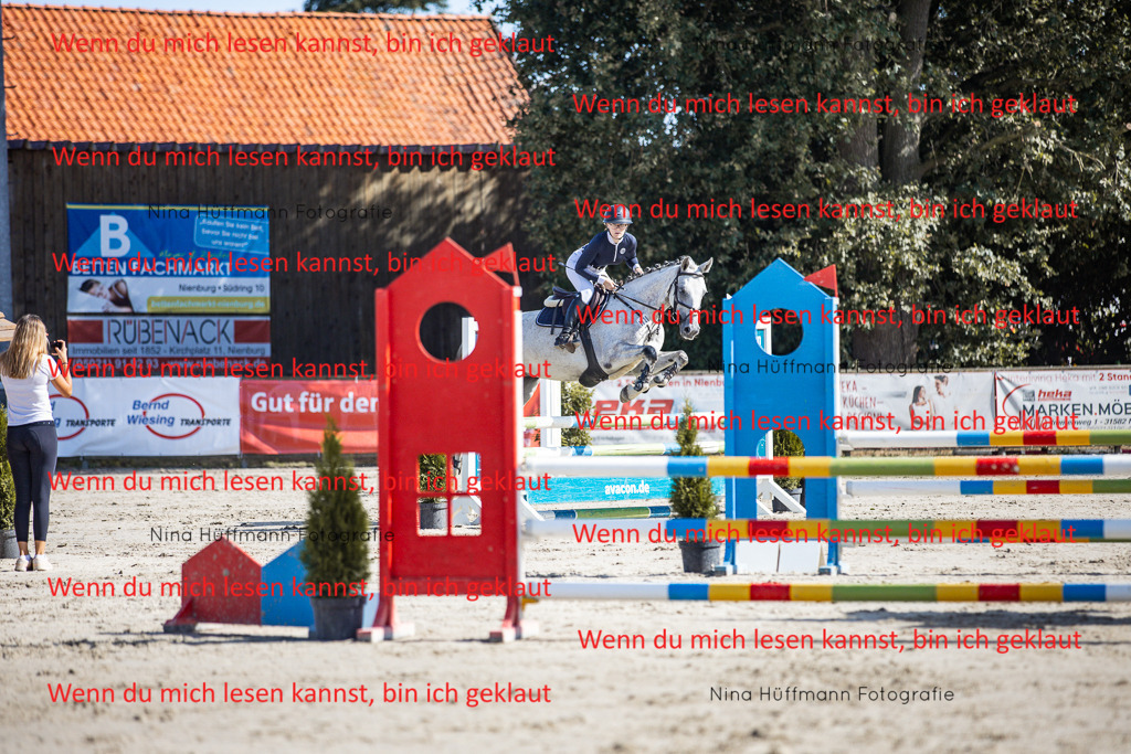 BK1A7056 | Turnierbilder Turnierfotos Nina Hüffmann Turnierfotografie Pferdefotografie Tierzeichnung Haustierzeichnung Pferdezeichnung Hundezeichnung Videograf  - Realisiert mit Pictrs.com