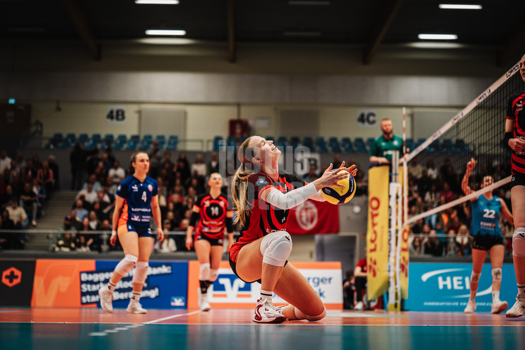 Volleyball | Frauen | Saison 2025/2026 | Volleyball Bundesliga | ETV Hamburger Volksbank Volleys vs. VC Wiesbaden | 14.03.2026 | Zoe Konjer (#8, ETV Hamburger Volksbank Volleys) ärgert sich