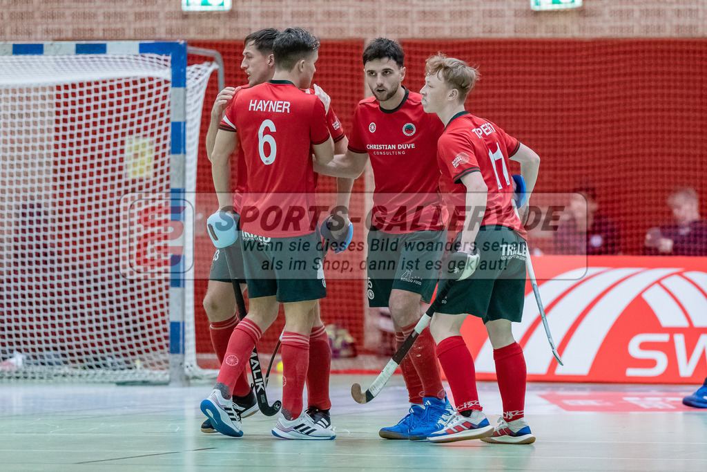 HK_20231216_107384 | 1. Bundesliga Herren  Crefelder HTC - Blau Weiß Köln am 16.12.2023 Sporthalle Glockenspitz, Krefeld , Boomes Anton ( Crefelder HTC #23 ) , Julius Hayner ( Crefelder HTC #6 ) , Bachmann Lucas Maximilian ( Crefelder HTC #15 ) , Lenjo Tappert ( Crefelder HTC #11 )
