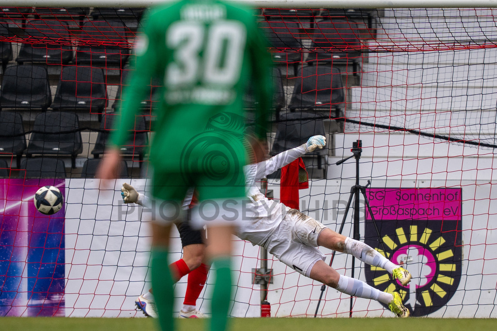 SG Sonnenhof Grossaspach vs. FC 08 Homburg, Fussball, Regionalliga Suedwest, 26. Spieltag, 28.03.2026 | Maximilian Reule (SG Sonnenhof Grossaspach, #01) pariert einen Schuss,SG Sonnenhof Grossaspach vs. FC 08 Homburg, Fussball, Regionalliga Suedwest, 26. Spieltag, 28.03.2026