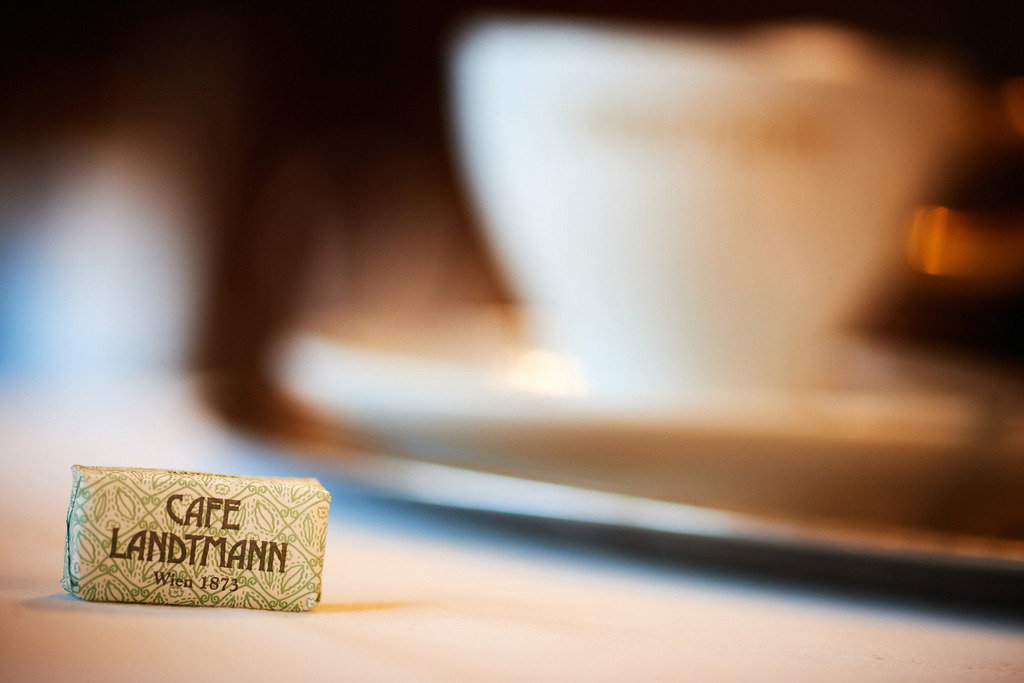 Cafe Landtmann | Stockfotografie und Reportagefotos, geeignet für Medien und Presse als Download (inkl. Redakteur-Zugang), sowie als Deko- Schmuck- und Wandbilder. Handgemacht und 100% KI frei. - Realisiert mit Pictrs.com