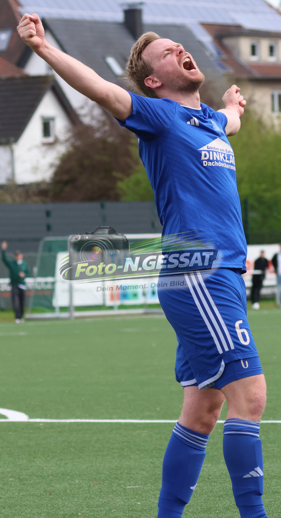 SV Enger-Westerenger - TSV Löhne | Auf dem Bild zu sehen: blau SV Enger-Westerenger: Andre BeckmannSV Enger-Westerenger, TSV Löhne, Saison 25/26, Kreisliga A, Enger, Deutschland - Realisiert mit Pictrs.com