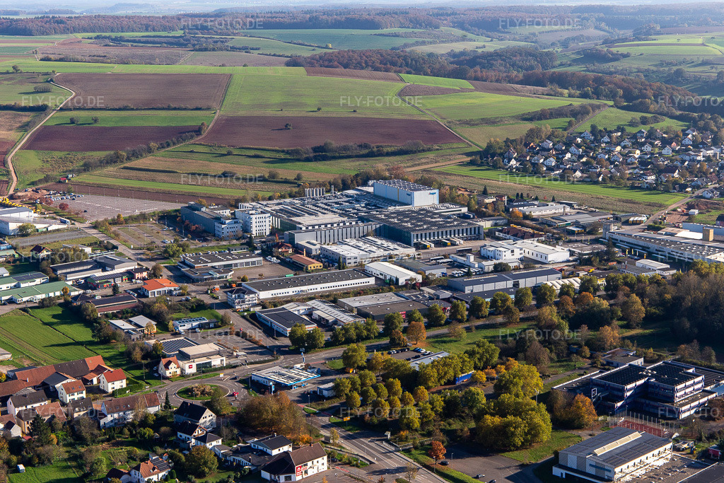 Luftbild: Industriegebiet In den Krummenäckern im Ortsteil Webenheim in Blieskastel im Bundesland Saarland in Deutschland. Foto: IMG_143985.jpg vom 27.10.2024 durch Werner Riehm/FLY-FOTO.de