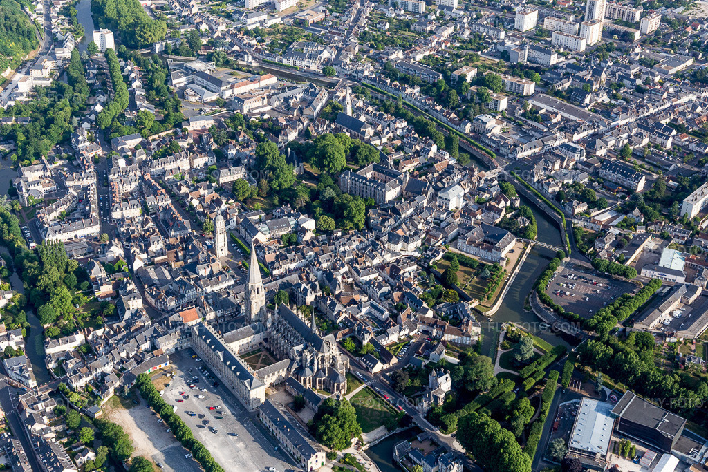 Aerial view: Old town area and city center in Vendôme in Vendôme in the state Loir et Cher, France.Photo: IMG_101093.jpg taken on 06/24/2017 by Werner Riehm/FLY-FOTO.comResolution of the original: 5472 x 3648 px