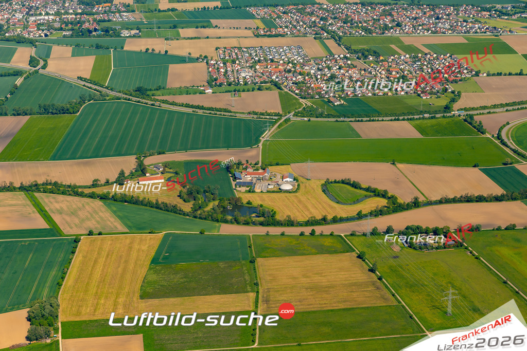 Das Luftbild zeigt : Langenreichen Meitingen - Die Luftaufnahme wurde 2024 vom UL-Flugzeug aus erstellt ( keine Drohne ) - Hochauflösende Luftaufnahme - Für grossformatige Ausdrucke geeignet. Die Geschenkidee !Mit Lizenz und Bildrechte bestellbar