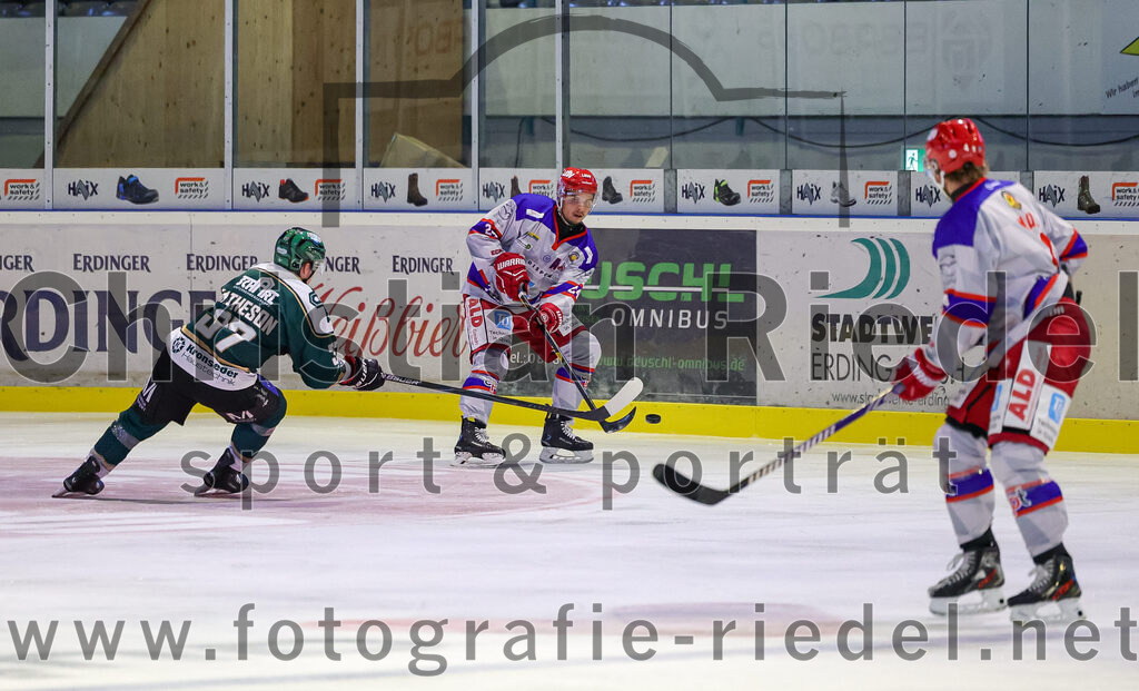 2025-09-14_096_TSV_Erding_gegen_EC_Peiting | Erding, Deutschland, 14.09.2025:Eishockey, Oberliga Süd 2025 / 2026, Testspiel, TSV Erding gegen EC Peiting, Endergebnis: 2:3Foto: Christian Riedel / fotografie-riedel.net