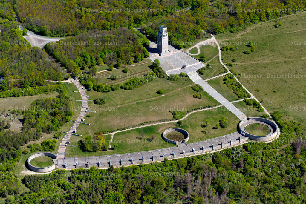 4026767 | WEIMAR 07.05.2020 Sehenswürdigkeit des Geschichts- Denkmales der Nationale Mahn- und Gedenkstätte Buchenwald im Ortsteil Ettersberg in Weimar im Bundesland Thüringen, Deutschland. // Tourist attraction of the historic monument Nationale Mahn- and Gedenkstaette of DDR Buchenwald in the district Ettersberg in Weimar in the state Thuringia, Germany. Foto: Gerhard Launer