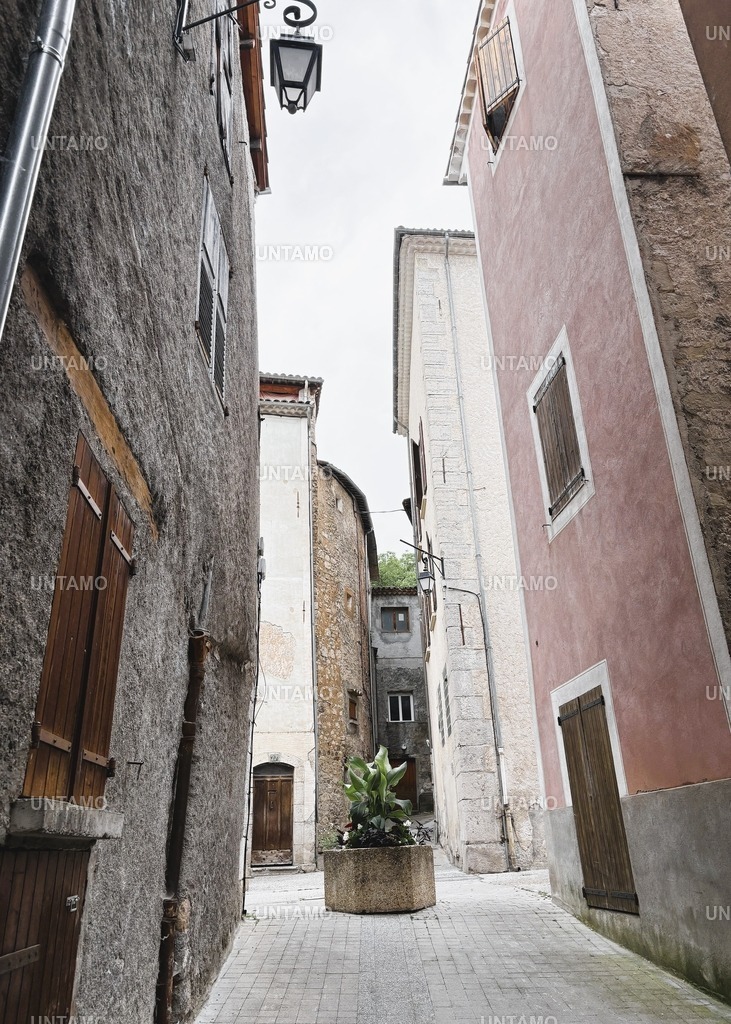 CastellaneDorfPastell | untamo - Realisiert mit Pictrs.com