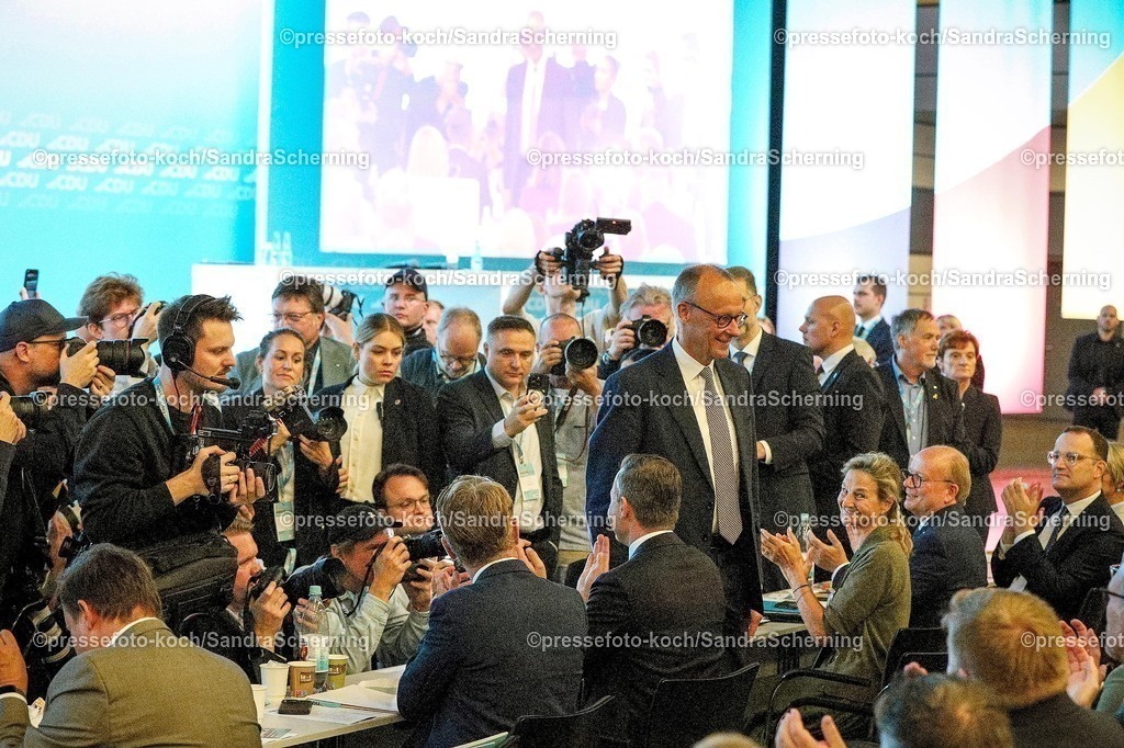 xsscx30082501008 | 30.08.2025, xsscx, Bundeskanzler Friedrich Merz der Bundesrepublik Deutschland auf dem 47. Landesparteitag der CDU Nordrhein-Westfalen mit dem Motto - SO! geht kommunal - im World Conference Center in Bonn Nordrhein-Westfalen Deutschland
