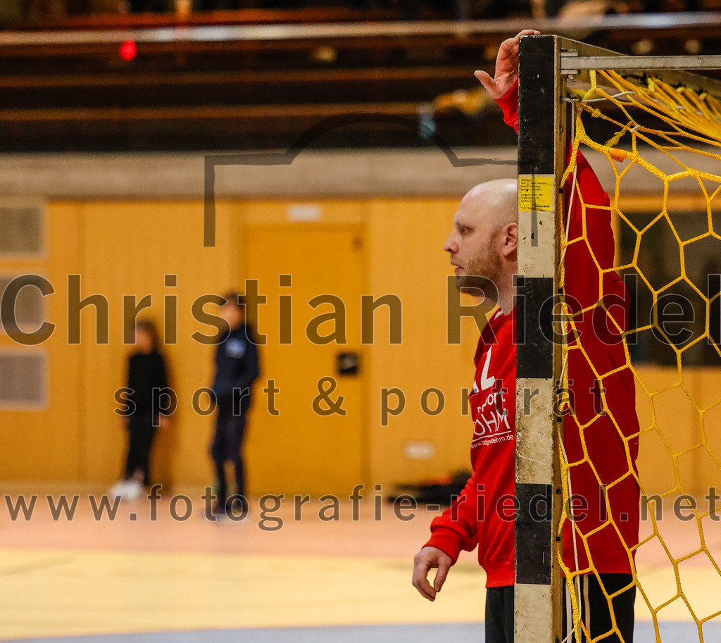 2024-03-23_044_SpVgg_Altenerding_II_gegen_ASV_Dachau_III | Erding, Deutschland, 23.03.2024:
Handball, Bezirksklasse Männer Staffel Süd West 2023 / 2024, 14. Spieltag, SpVgg Altenerding II gegen ASV Dachau III, Endergebnis: 24:32

Torwart Matthias Schäfer (ASV Dachau, #12)

Foto: Christian Riedel / fotografie-riedel.net