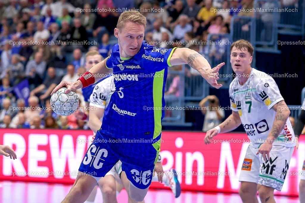 Gum30042601118 | 30.04.2026, Handball, 1. HBL, VfL Gummersbach - Frisch Auf! Göppingen, Saison 2025 / 2026 Herren, Schwalbe-Arena: Tilen Kodrin (VfL Gummersbach #05) wirft den Ball auf das Tor 