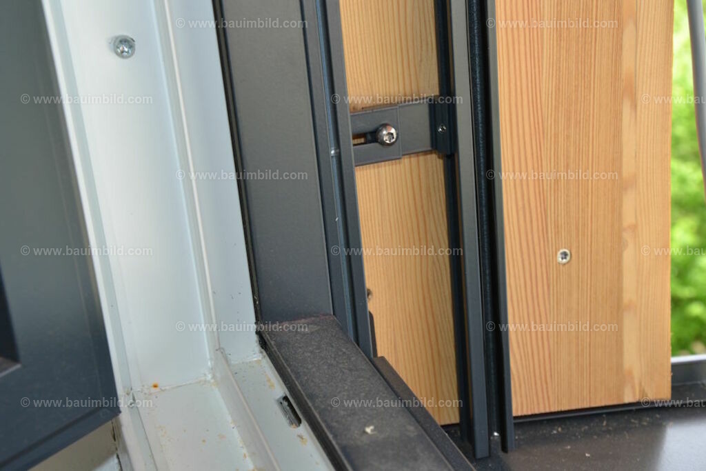 bib-lg14-fenster-0121 | Nach LV-Leistungsgruppen sortierte Detailfotos über den Bau eines Hauses. Alle Hausbau-Bilder direkt vom Urheber und Autor der Website Haus-Selber-Bauen.com