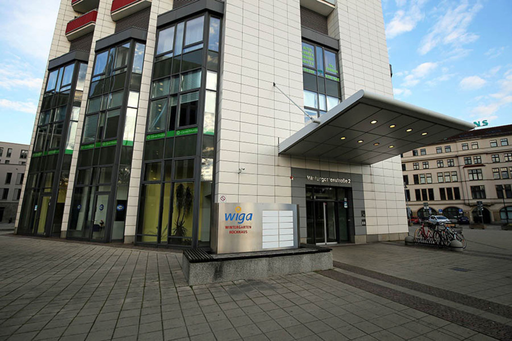 Bildlexikon Leipzig - Wintergartenhochhaus - Eingang | Das Team hinter BILDLEXIKON LEIPZIG bündelt historische wie aktuelle Informationen über die Stadt Leipzig in Text und Bild auf einer Plattform und stellt diese der interessierten Öffentlichkeit zur Verfügung.