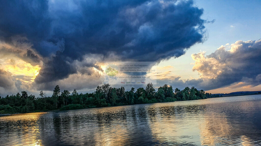 Sonnenuntergang am Förmitzspeicher - Unwetter zieht auf | Impressionen rund um Hochfranken - Frankenwald - Fichtelgebirge - Realisiert mit Pictrs.com