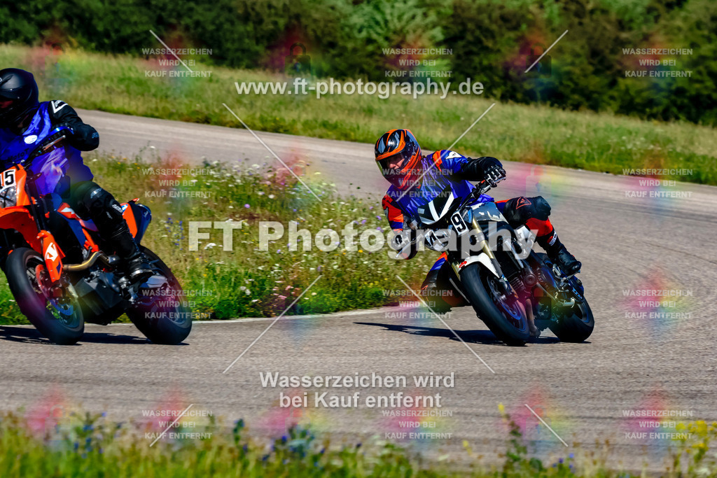 049-3195 | Hier findet Ihr Bilder von Touristenfahrten auf der Nürburgring Nordschleife oder von anderen Veranstaltungen die ich besucht habe. Viel Spass beim Durch Schauen 