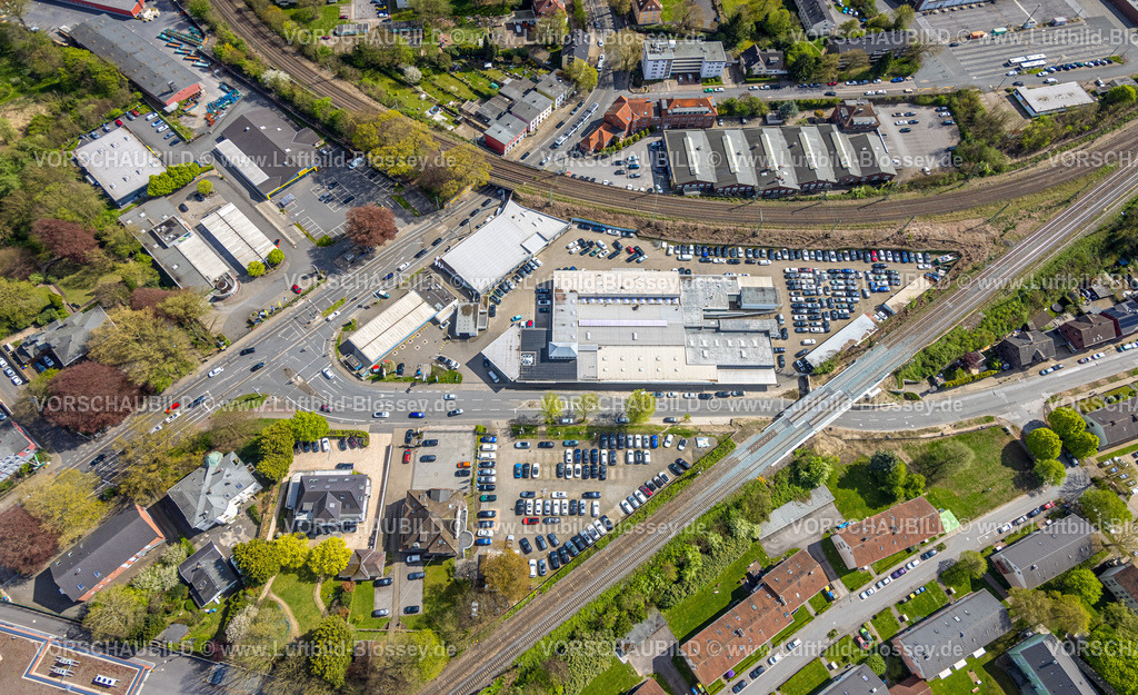 Witten260401964 | Luftbild, Auto-Zentrum BMW Bernhard Ernst, Crengeldanz mit Bahnbrücke, Netto Supermarkt und House Of Carwash, zwei Bahnlinien, Witten, Ruhrgebiet, Nordrhein-Westfalen, Deutschland