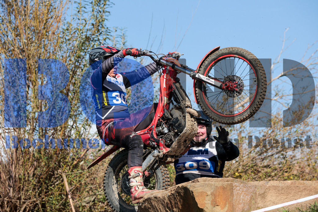 SES_DMTRIA20240929-26 | bond - Realisiert mit Pictrs.com