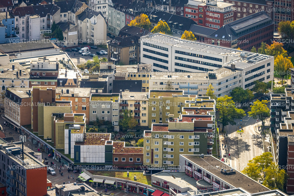 Herne241015666 | Luftbild, stufenförmiger Wohnblock Mehrfamilien-Wohnhäuser an der Bahnhofstraße, dahinter das Finanzamt, Baukau, Herne, Ruhrgebiet, Nordrhein-Westfalen, Deutschland