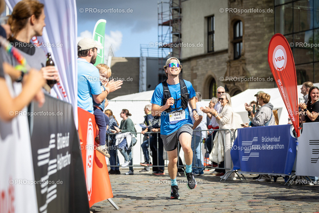 44. Kölner Brückenlauf; Koeln, 14.09.25 | Impressionen vom 44. Kölner Brückenlauf am 14.09.25 am Schokoladenmuseum in Koeln. Foto: BEAUTIFUL SPORTS/Leah Kohring
