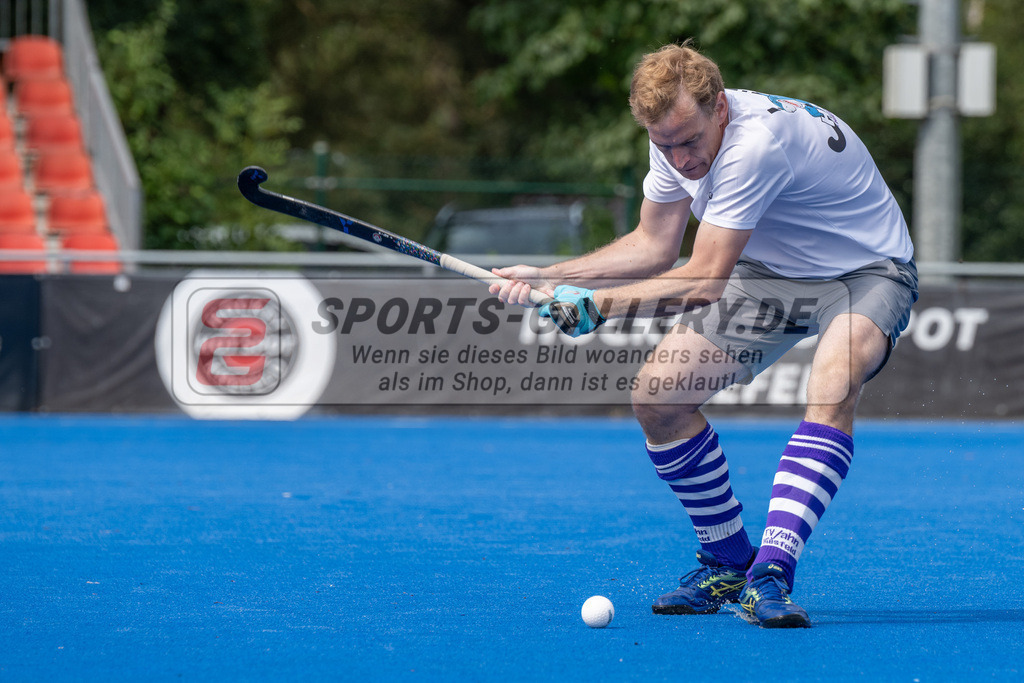 SFE_20240818_0171 | Krefeld, Deutschland, 18.08.2024:  European Cup for Recreational Hockey Players im KTHC Stadion Rot-Weiss Köln Tennis and Hockey Club am 18.08.2024 in Krefeld, Deutschland. (Foto von Stephan Fehrmann)Krefeld, Germany, 18.08.2024: European Cup for Recreational Hockey Players in KTHC Stadion Rot-Weiss Köln Tennis and Hockey Club at 18.08.2024 in Krefeld, Deutschland. (Foto from Stephan Fehrmann)