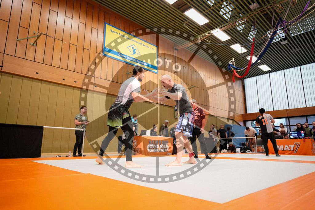 20231125PBB6788 | Fighters compete during the Grappling Industries Jiu-jitsu Championship in Berlin, Germany, on November 25, 2023.