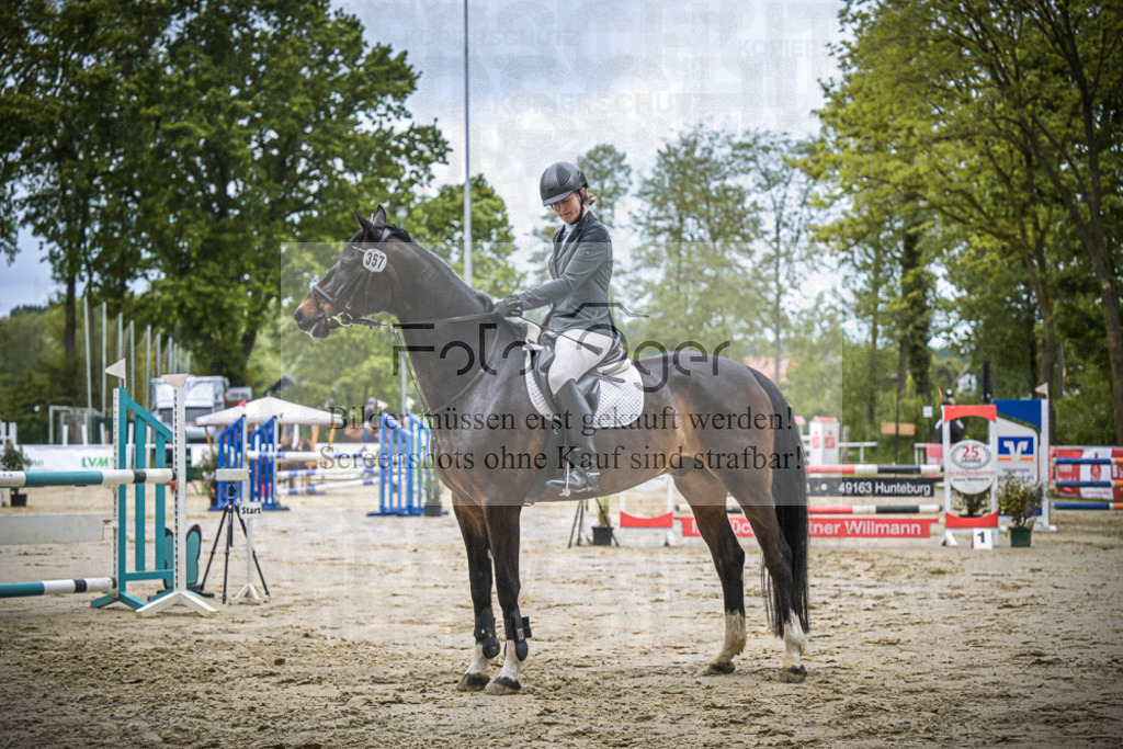 DOS_5346 | Entdecke hochwertige Reitturnierfotos von Foto Oger. Professionell, emotional und authentisch – jetzt Lieblingsmomente im Shop bestellen.Deutschlandweite Turnierfotografie. - Realisiert mit Pictrs.com