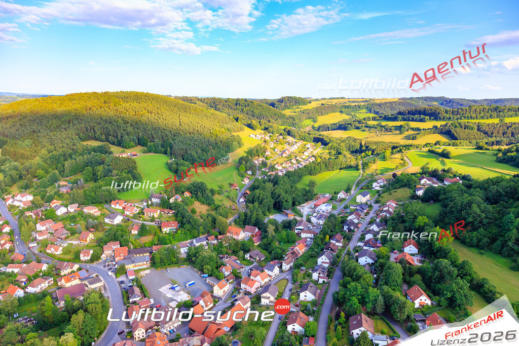 Die Luftaufnahme der Stadt Weissenbrunn wurde vom UL-Flugzeug heraus erstellt ( keine Drohne )- hohe Auflösung für beste Qualität