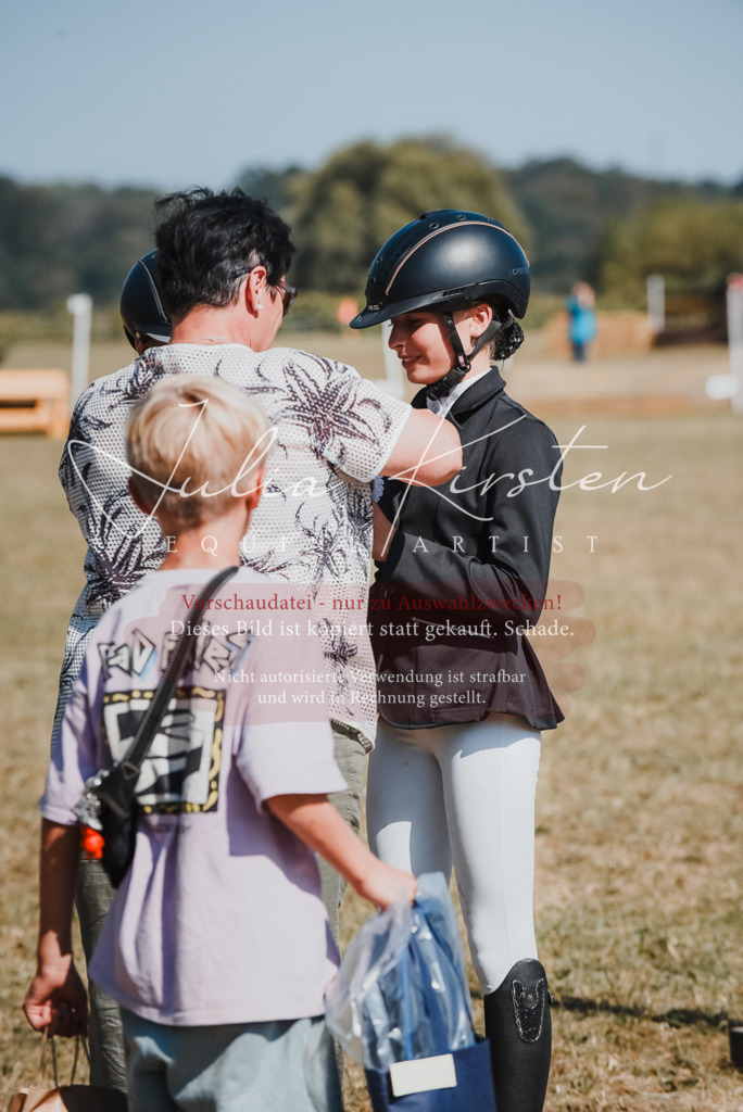 DSC_6358 | Pferde- und Turnierfotografie in Westsachsen. Pferdeportraits, Auftragszeichnungen und intuitive Kunst.