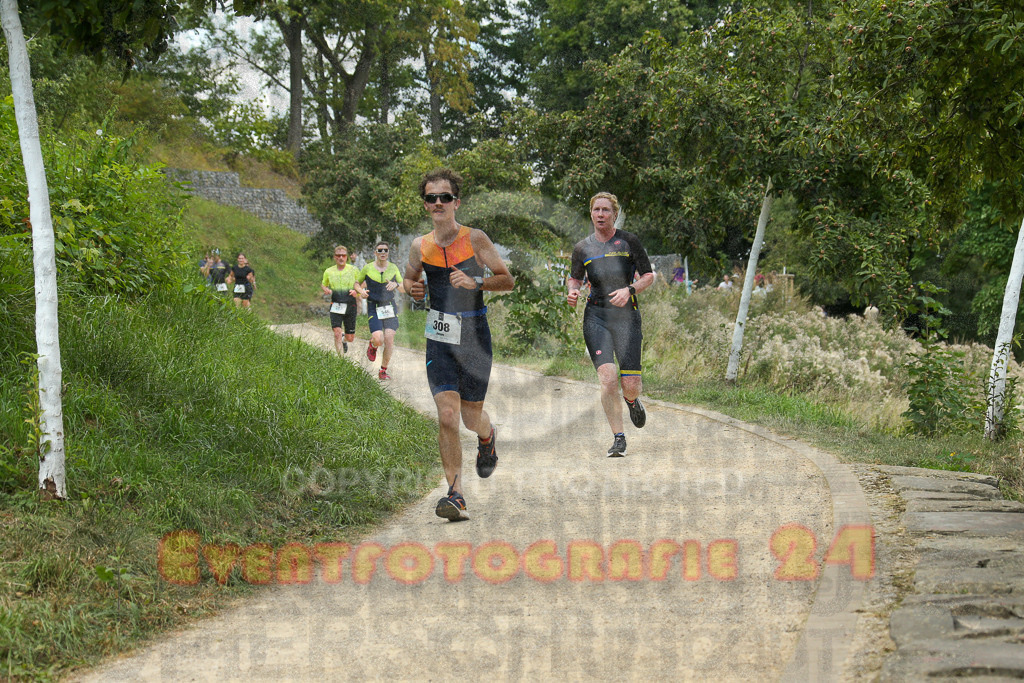 250824_1344_EX1_3493 | Sportfotografie im Rhein-Sieg Kreis, Köln, Bonn, NRW, Rheinland Pfalz, Hessen, etc. Unser Tätigkeitsfeld umfasst den Laufsport vom Volkslauf über den Marathon, Duathlon, Triathon bis zum Ultralauf wie Kölnpfad Ultra oder Schindertrail.