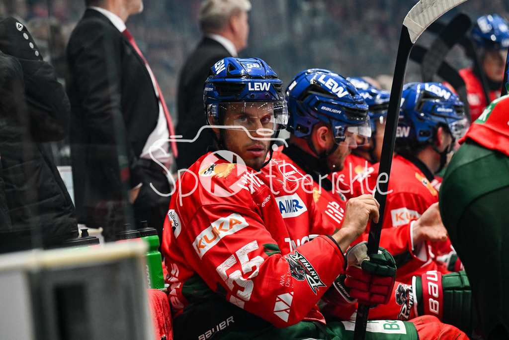 Augsburger Panther - Kölner Haie | im Bild Ryan BUTTON (Augsburger Panther 55) auf der Bank der Panther / DEL: Augsburger Panther - Kölner Haie; Curt Frenzel Stadion am 26.09.2025