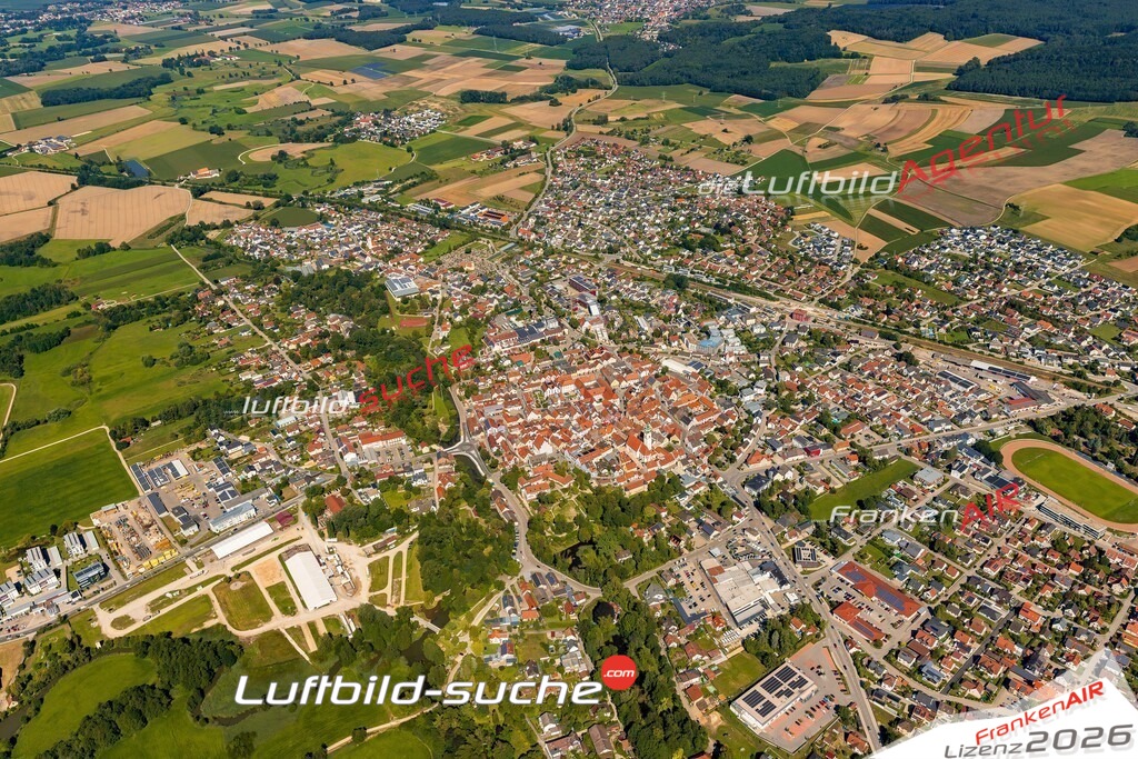 Luftaufnahme von Abensberg - Die Luftaufnahme wurde 2025 vom UL-Flugzeug heraus erstellt ( keine Drohne ) - Hochauflösende Luftaufnahme - für professionelle Ausdrucke geeignet. Die Geschenkidee !Mit Lizenz und Bildrechte bestellbar