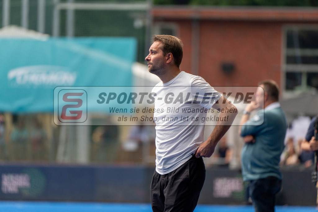 Final4_20250601-1338-HK108532 | Krefeld, Deutschland, 01.06.2025:  Feldhockey Final4 2025 – „Deutsche Feldhockey-Meisterschaften 2025“ Crefelder HTC - Rot-Weiss Köln (Finale Herren) im Gerd-Wellen-Hockeyanlage am 01.06.2025 in Krefeld, Deutschland. (Foto von Kramhöller/Fehrmann/Kaste)Krefeld, Germany, 01.06.2025: Feldhockey Final4 2025 – „Deutsche Feldhockey-Meisterschaften 2025“ Harvestehuder HTC - Düsseldorfer HC (Finale Damen) in Gerd-Wellen-Hockeyanlage at 01.06.2025 in Krefeld, Deutschland. (Foto from Kramhöller/Fehrmann/Kaste)