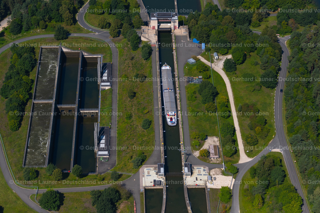 4050731 | MüHLHAUSEN 02.09.2021 Schleusenanlagen am Ufer der Wasserstraße der Donau im Ortsteil Bachhausen in Mühlhausen im Bundesland Bayern, Deutschland. Weiterführende Informationen bei: Wasserstraßen- und Schifffahrtsamt Donau MDK. // Locks - plants on the banks of the waterway of the of the river Danube in the district Bachhausen in Muehlhausen in the state Bavaria, Germany. Further information at: Wasserstrassen- und Schifffahrtsamt Donau MDK. Foto: Gerhard Launer
