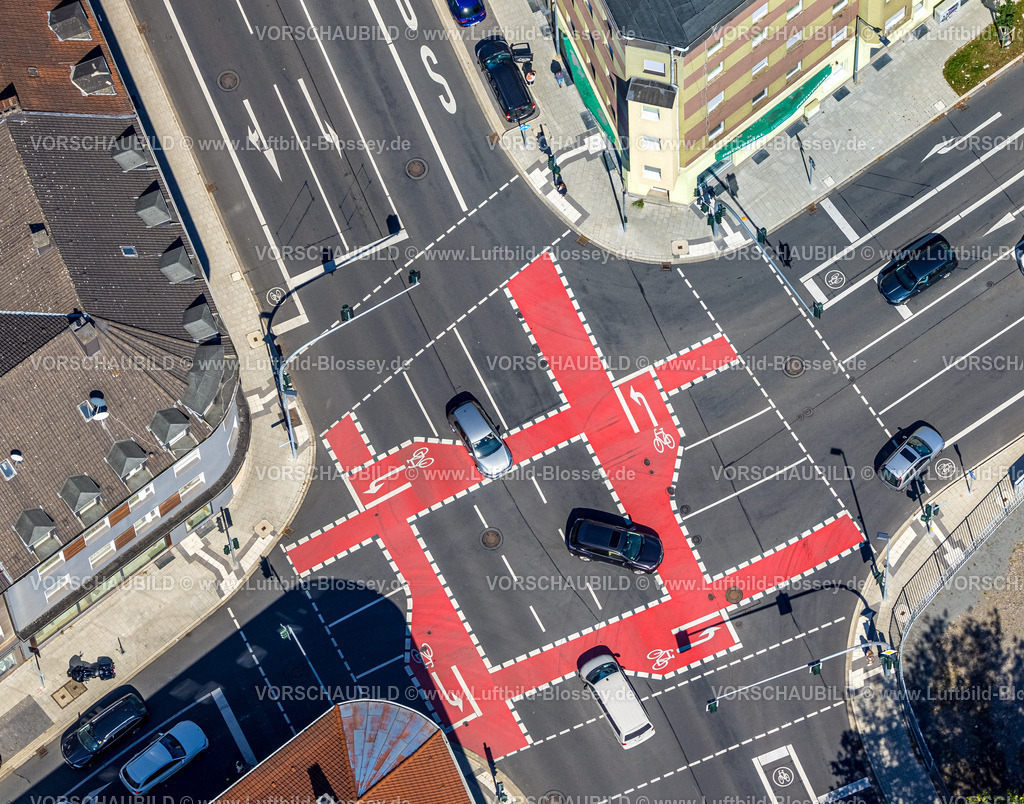 Witten230800569 | Luftbild, Rote Radweg Kreuzung auf der Ardeystraße Ecke Pferdebachstraße, Sonnenschein, Witten, Ruhrgebiet, Nordrhein-Westfalen, Deutschland