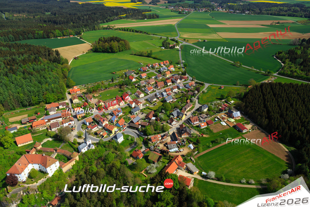 Die Luftaufnahme Schafhof - Hollfeld wurde vom UL-Flugzeug (keine Drohne) aus fotografiert.Hohe Druck- Auflösung-die Geschenkidee!