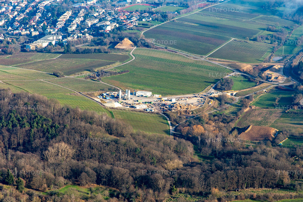 Luftbild: Baustelle des Tunnelportals Ost für den Astrid-Tunnel zur Unterquerung und Ortsumgehung von Bad Bergzabern zwischen B38 (Weinstraße) und B427 (Kurtalstraße) in Dörrenbach im Bundesland Rheinland-Pfalz in Deutschland.Foto: IMG_145025.jpg vom 27.12.2024 durch Werner Riehm/FLY-FOTO.deBemo: - BEMO Tunnelling GmbHLandesbetrieb Mobilität Rheinland-PfalzStadt Bad BergzabernHerrenknecht AG - Pioneering Underground Together
