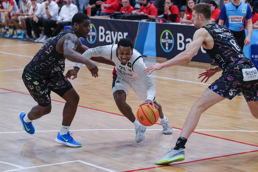 Pro A BAYER GIANTS vs Uni Baskets Münster-119 | Fotos von Basketballspielen aus dem Raum NRW fotografiert von Gero Mueller-Laschet und Daniel Schaefer - Realisiert mit Pictrs.com