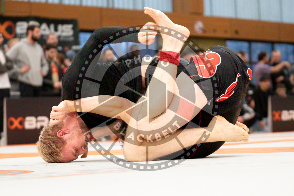 20231125PBB6969 | Fighters compete during the Grappling Industries Jiu-jitsu Championship in Berlin, Germany, on November 25, 2023.