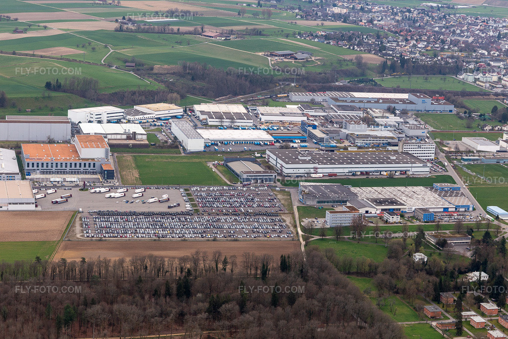 Aerial view: Technical facilities in the Riburg industrial area with Rodi Fructus, Kühne + Nagel, DPD, Galliker Transport AG and Louis Ditzler AG in Möhlin in the state Aargau, Switzerland. – Photo: IMG_120116.jpg taken on 03/17/2020 by Werner Riehm/FLY-FOTO.com – Resolution of the original: 5472 x 3648 px