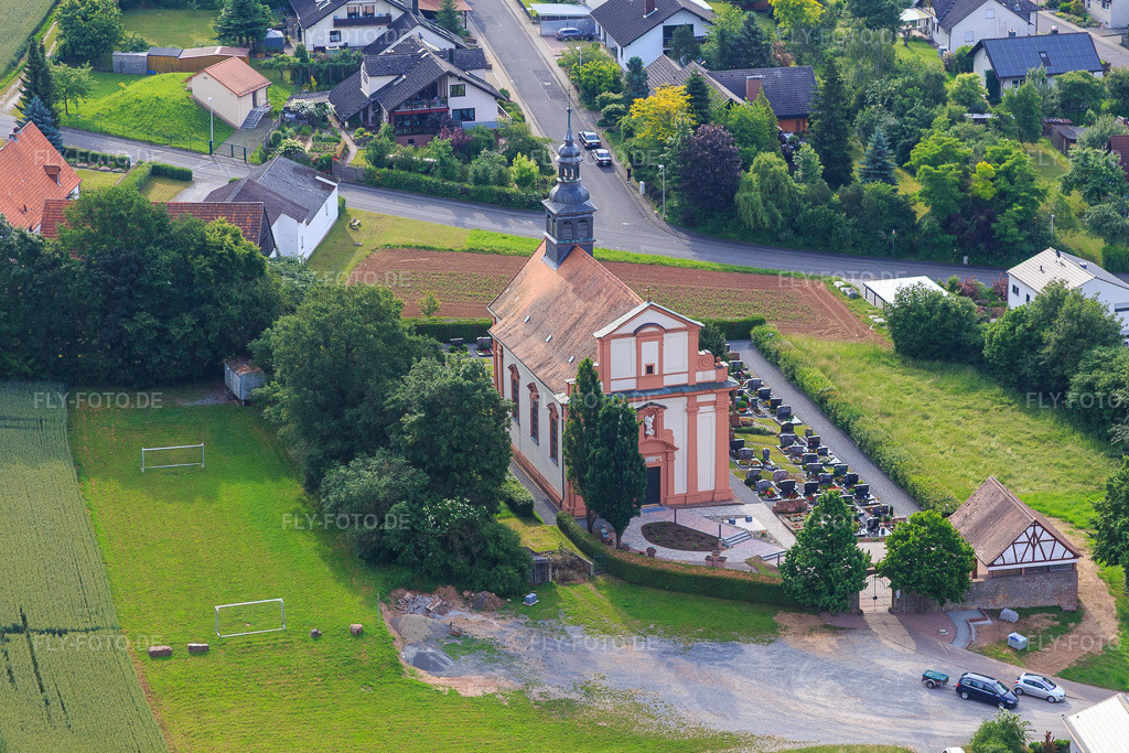Luftbild: St. Michael in Holzkirchen im Bundesland Bayern in Deutschland. – Foto: IMG_089755.jpg vom 11.06.2016 durch Werner Riehm/FLY-FOTO.de – Auflösung des Originals: 4821 x 3214 px – Menüpunkt öffnen/schließen