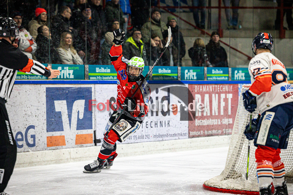 TSV Peißenberg MINERS gegen ESC Kempten SHARKS | Eishockey Bayernliga Herren Pre-Playoffs 2024/25, TSV Peißenberg MINERS gegen ESC Kempten SHARKS, 20250131,Tor Anton ENGEL (MINERS 9), Torjubel,2025-01-31 in Peißenberg (Eisstadion Peißenberg)Anton ENGEL (MINERS 9)Copyright: WolfgangxLindner foto-lindner.de