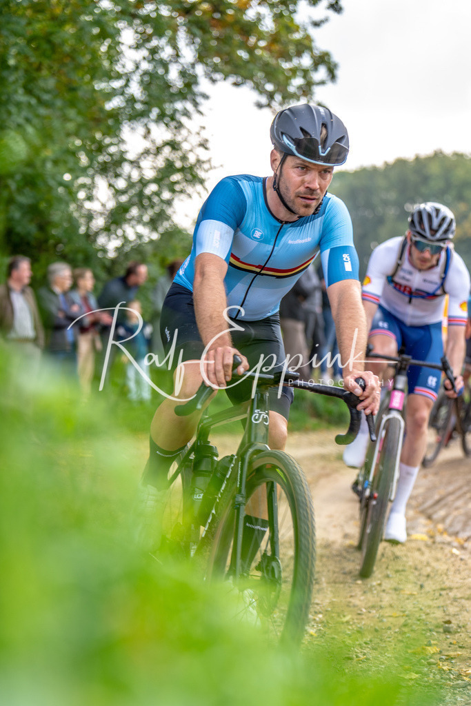 Ralf Eppink Photography 20251012_DSC03351 | Sportfotografie, Eventfotografie, Porträtfotografie, Radsport Fotograf, Triathlon Fotograf, Düsseldorf Fotograf, Köln Fotograf, Actionfotografie, Teamfotografie, Peoplefotografie, Business Portraits, Veranstaltungsfotografie, Reportagefotografie - Realisiert mit Pictrs.com