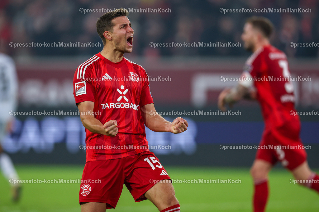 Due09112401069 | 09.11.2024, Fußball, Fortuna Düsseldorf - SC Paderborn 07, 2. Bundesliga, Merkur Spiel-Arena, Saison 2024 2025: Torjubel nach dem 1:0 für Düsseldorf nach EIgentor von Felix Götze (Paderborn #20). Tim Oberdorf (Fortuna Düsseldorf #15) steht erleichtert jubelnd auf dem SpielfeldDFB regulations prohibit any use of photographs as image sequences and or quasi-video.