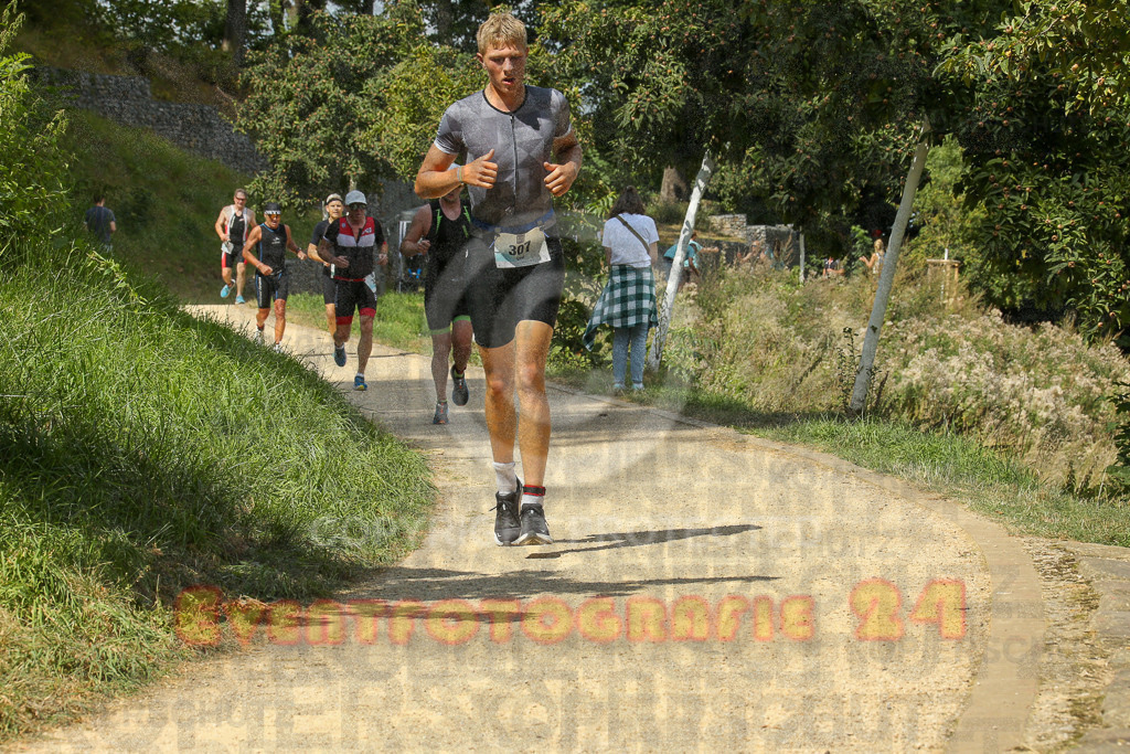 250824_1332_EX1_2746 | Sportfotografie im Rhein-Sieg Kreis, Köln, Bonn, NRW, Rheinland Pfalz, Hessen, etc. Unser Tätigkeitsfeld umfasst den Laufsport vom Volkslauf über den Marathon, Duathlon, Triathon bis zum Ultralauf wie Kölnpfad Ultra oder Schindertrail.