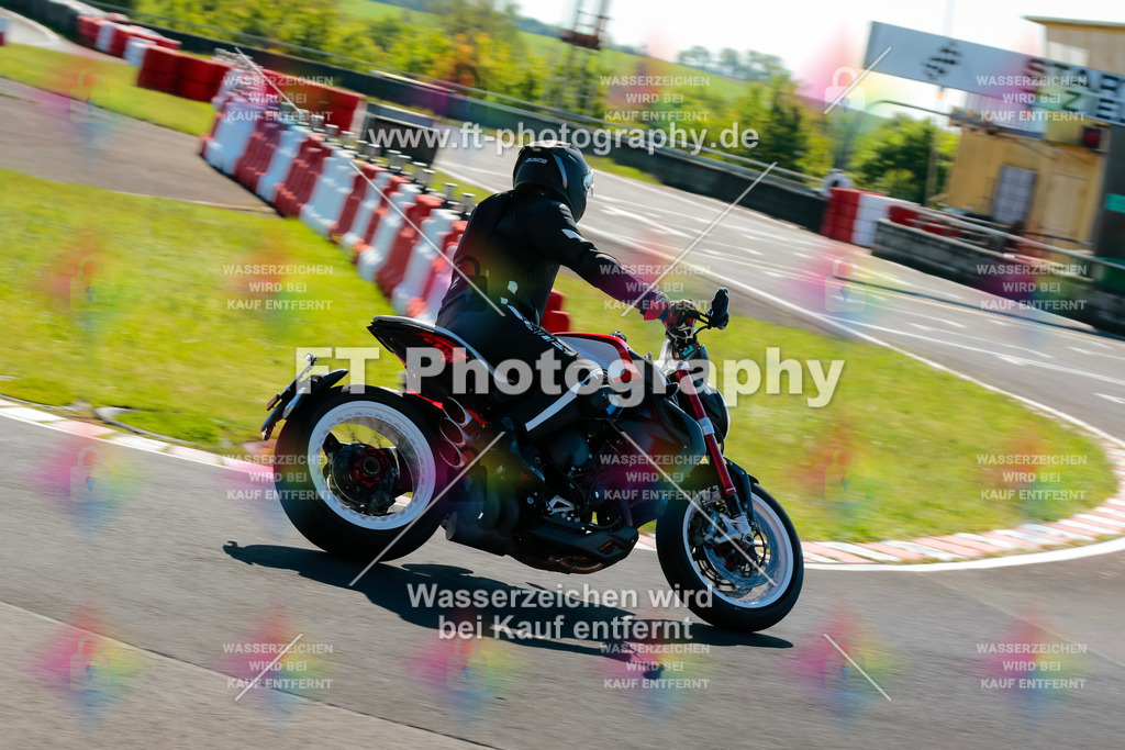 Moto-TeamOBK-21397 | Hier findet Ihr Bilder von Touristenfahrten auf der Nürburgring Nordschleife oder von anderen Veranstaltungen die ich besucht habe. Viel Spass beim Durch Schauen 