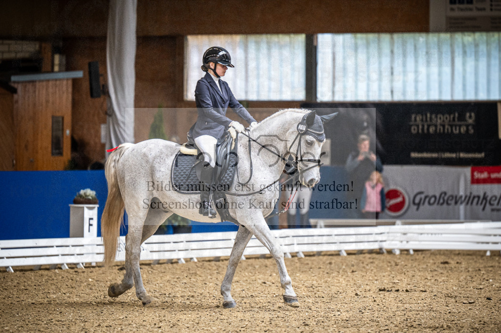 DOS_0584 | Entdecke hochwertige Reitturnierfotos von Foto Oger. Professionell, emotional und authentisch – jetzt Lieblingsmomente im Shop bestellen.Deutschlandweite Turnierfotografie. - Realisiert mit Pictrs.com
