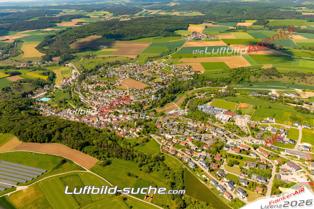 Das Luftbild zeigt :  Altmannstein - Die Luftaufnahme wurde 2024 vom UL-Flugzeug aus erstellt ( keine Drohne ) - Hochauflösende Luftaufnahme - Für grossformatige Ausdrucke geeignet. Die Geschenkidee !Mit Lizenz und Bildrechte bestellbar