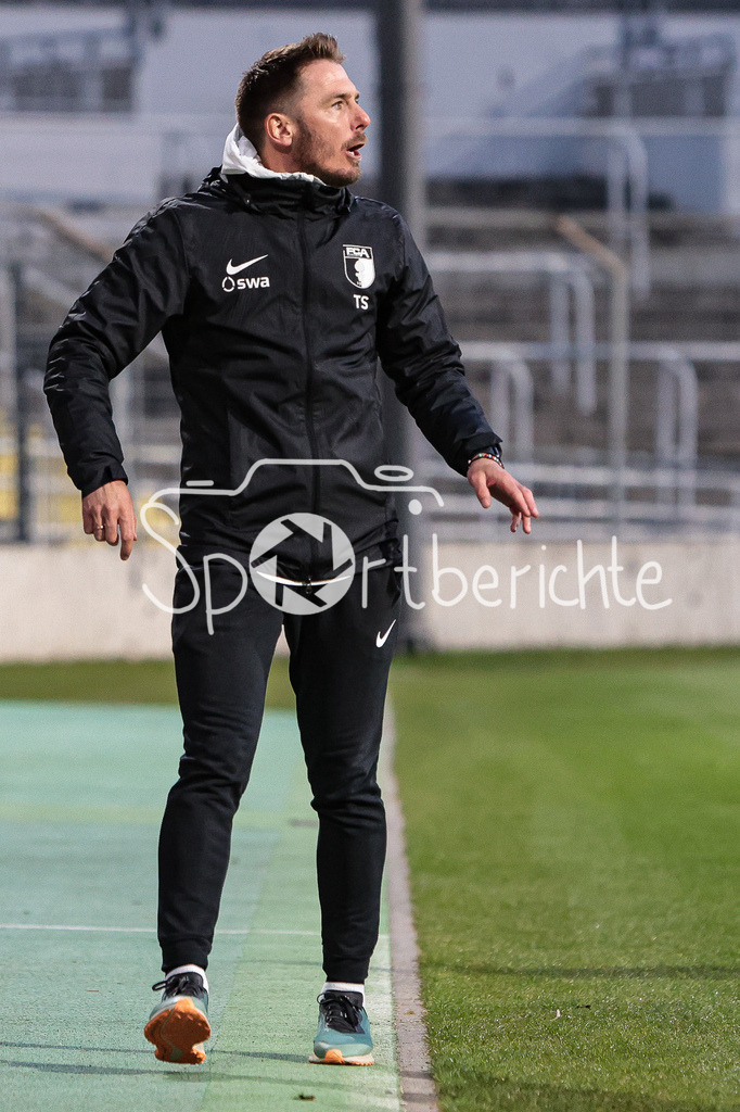 FC Bayern Amateure - FC Augsburg II | FCA Trainer Tobias STROBL in Aktion / Freisteller / Einzelfoto