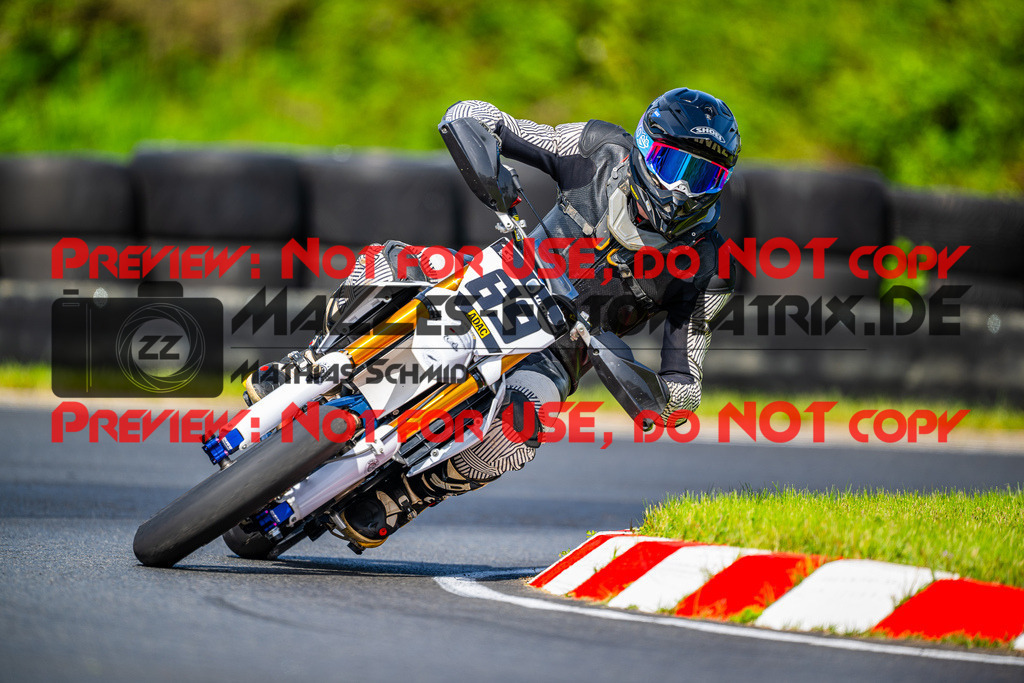 MaZZes_FotoMatrix_240430_6007705_2340 | Fotograf Mathias Schmid
Sportfotograf,
Eventfotograf,
Hochzeitsfotograf,
Portraitfotograf