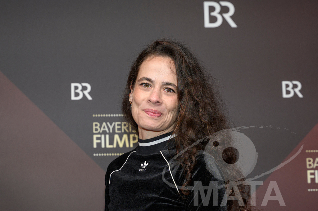 _DWI4945 | Maya Haddad bei der Verleihung des 47. Bayerischen Filmpreises 2026  im Prinzregententheater. München, Deutschland. Der Bayerische Filmpreis wird seit 1979 von der Bayerischen Staatsregierung verliehen, um die Bedeutung des Kinofilms als Kulturgut herauszustellen - Realisiert mit Pictrs.com